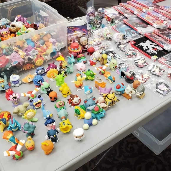 (9) BUNDLE of Pokémon finger puppets - Picture 1 of 2